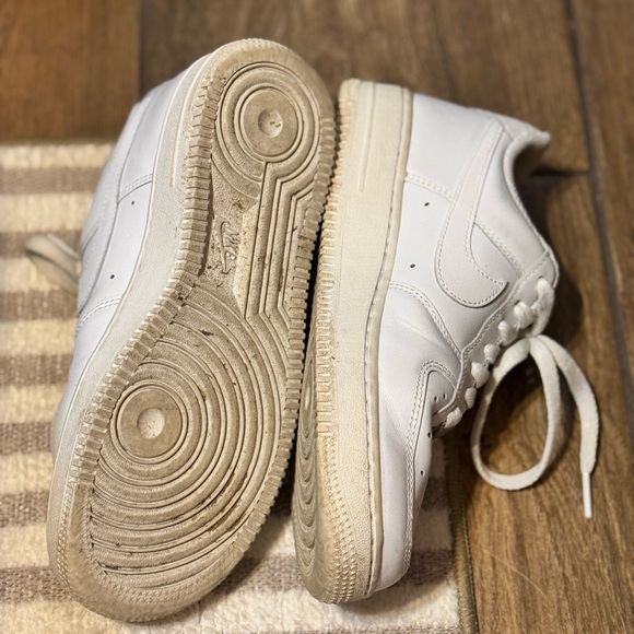 Women’s Nike White Leather Sneakers - Picture 4 of 4